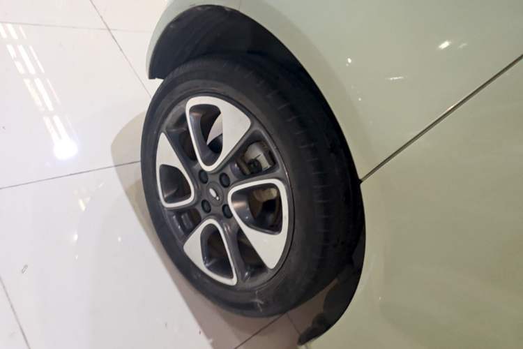 Used ORA White Cat 2022 Upgraded Model 305km Range Luxury Version Lithium-Ion Battery Right Rear Wheel Hub