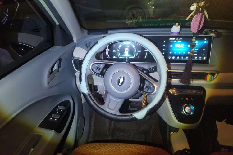 Used ORA White Cat 2022 Xiaoyue Mao Edition 360 km Luxury Model Lithium NMC Steering Wheel