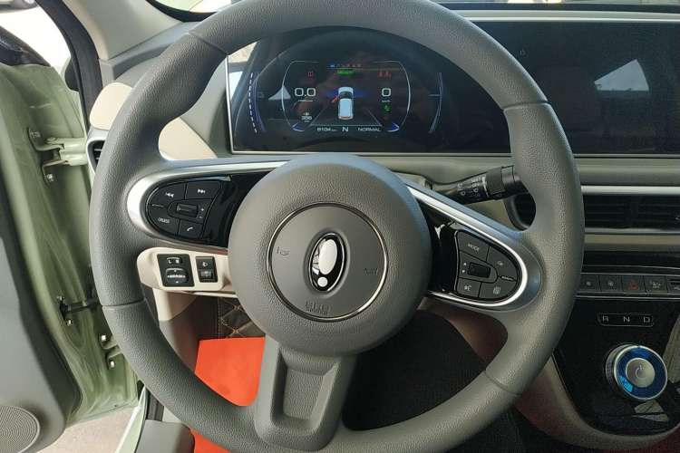 Used ORA White Cat 2022 Xiaoyue Mao Edition 401 km Flagship Model Lithium Ternary Steering Wheel