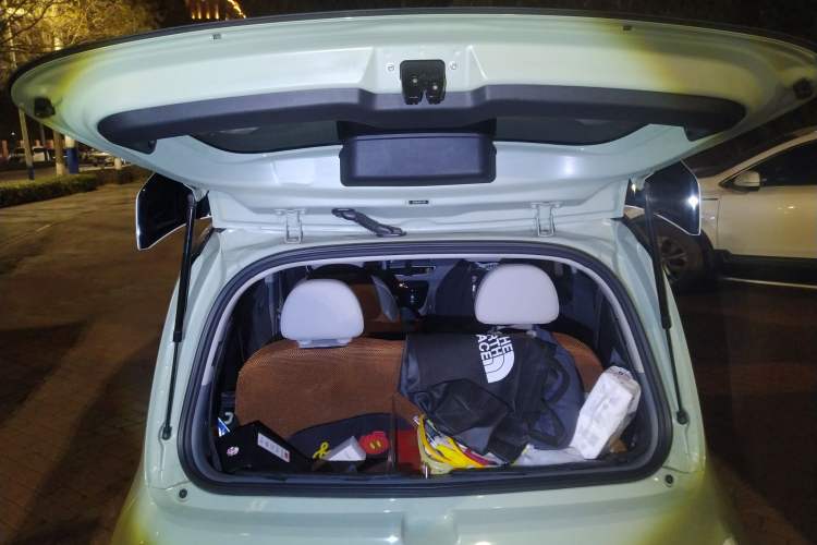 Used ORA White Cat 2022 Xiaoyue Mao Edition 360 km Luxury Model Lithium NMC Trunk