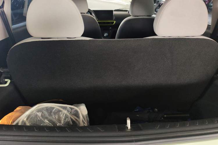 Used ORA White Cat 2022 Upgraded Model 305km Range Luxury Version Lithium-Ion Battery Trunk