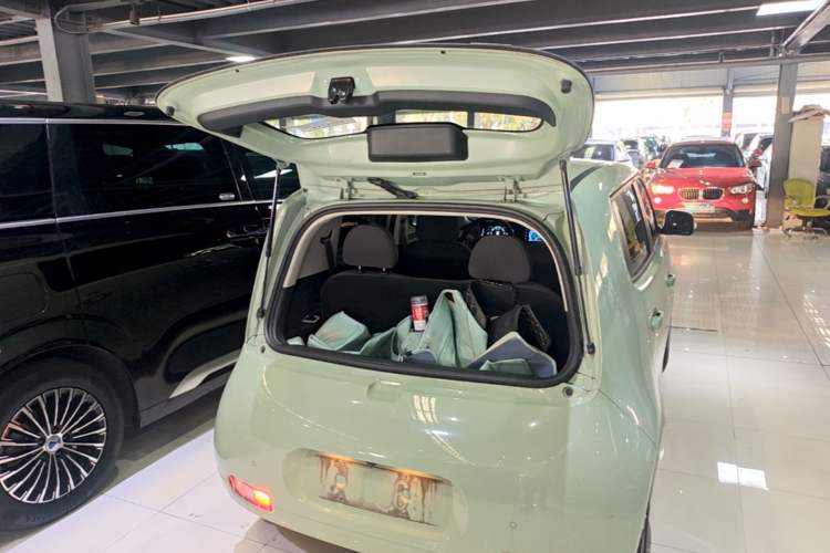 Used ORA White Cat 2022 Upgraded Model 305km Range Luxury Version Lithium-Ion Battery Trunk