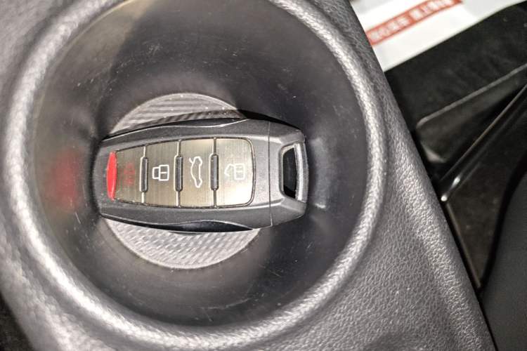 Used ORA White Cat 2022 Xiaoyue Mao Edition 360 km Luxury Model Lithium NMC Vehicle Key