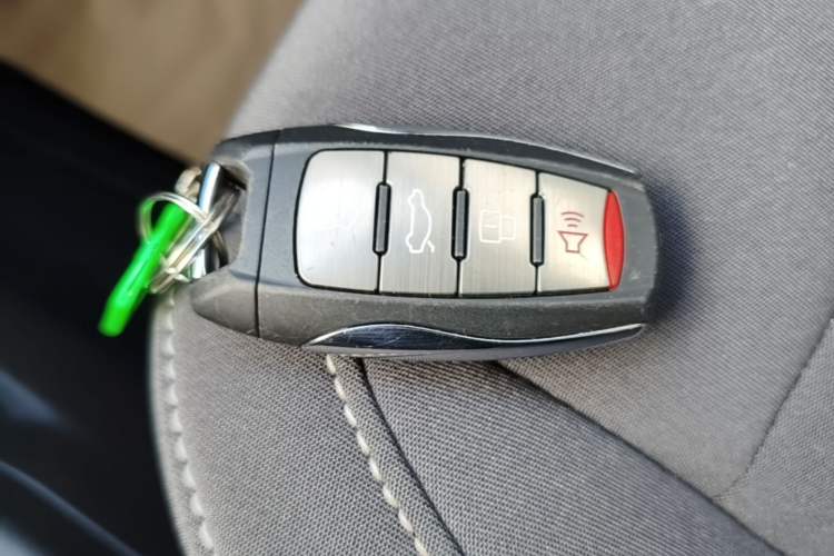 Used ORA White Cat 2022 Upgraded Model 305km Range Luxury Version Lithium-Ion Battery Vehicle Key