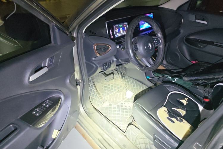 Used ORA White Cat 2022 Xiaoyue Mao Edition 360 km Luxury Model Lithium NMC Driver Seat