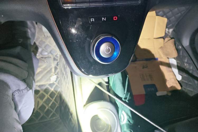 Used ORA White Cat 2022 Xiaoyue Mao Edition 360 km Luxury Model Lithium NMC Gear Lever
