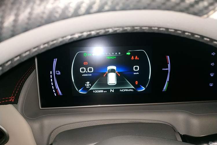 Used ORA White Cat 2022 Upgraded Model 305km Range Luxury Version Lithium-Ion Battery Instrument Cluster