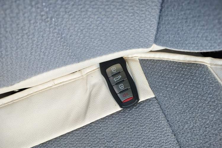Used ORA White Cat 2022 Upgraded Model 305km Comfort Version Lithium-Ion Battery Interior 1