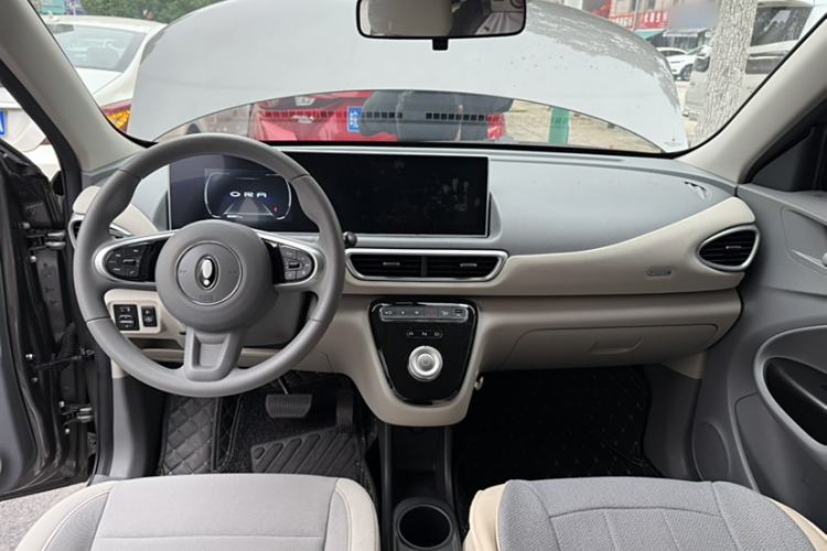 Used ORA White Cat 2022 Upgraded Model 305km Comfort Version Lithium-Ion Battery Interior 4