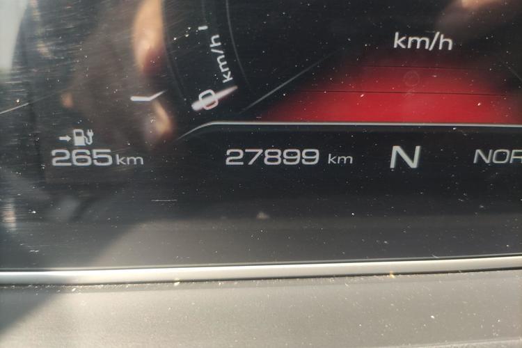 Used ORA White Cat 2022 Xiaoyue Mao Edition 360 km Luxury Model Lithium NMC Odometer Close Up