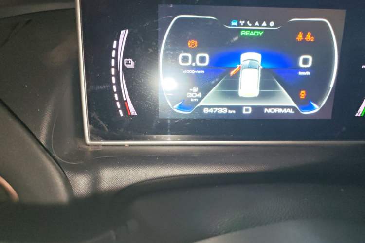 Used ORA White Cat 2022 Xiaoyue Mao Edition 360 km Luxury Model Lithium NMC Odometer Close Up