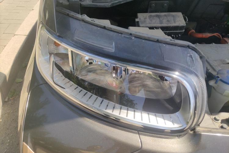 Used ORA White Cat 2022 Xiaoyue Mao Edition 360 km Luxury Model Lithium NMC Right Front Headlight