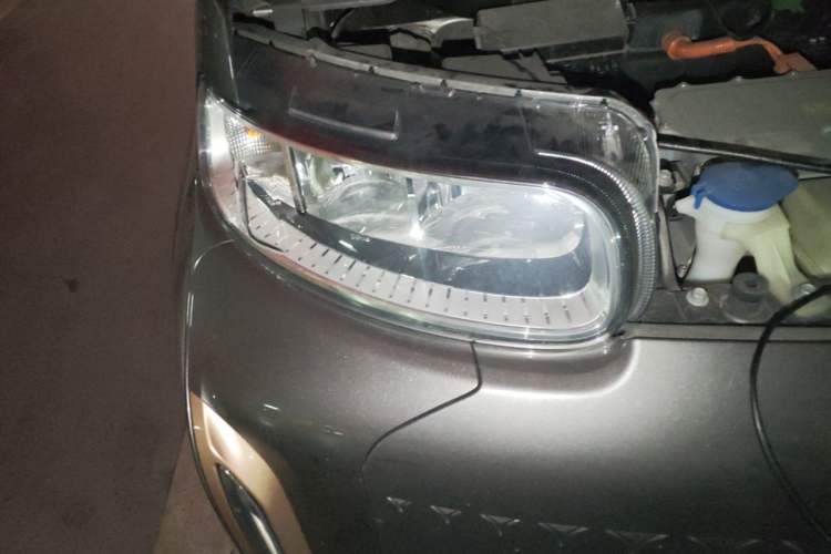 Used ORA White Cat 2022 Xiaoyue Mao Edition 360 km Luxury Model Lithium NMC Right Front Headlight