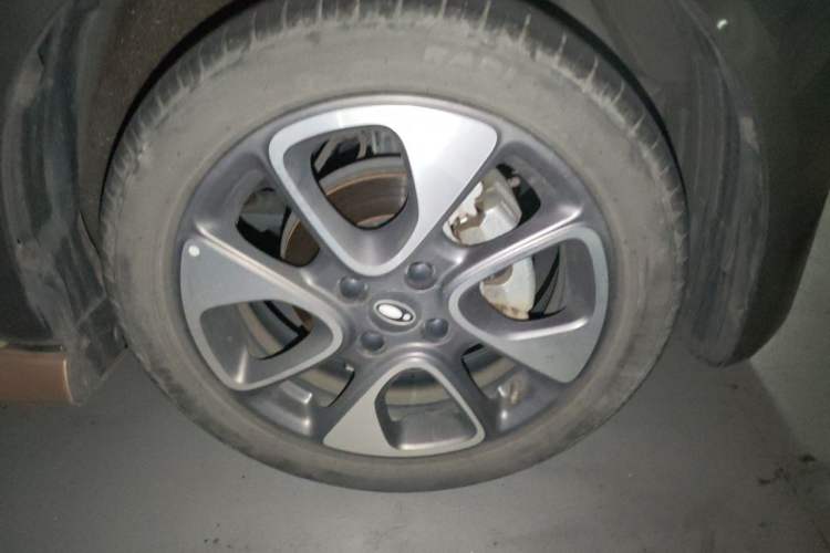 Used ORA White Cat 2022 Xiaoyue Mao Edition 360 km Luxury Model Lithium NMC Right Front Wheel Hub