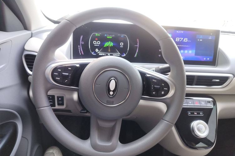 Used ORA White Cat 2022 Upgraded Model 305km Comfort Version Lithium-Ion Battery Steering Wheel