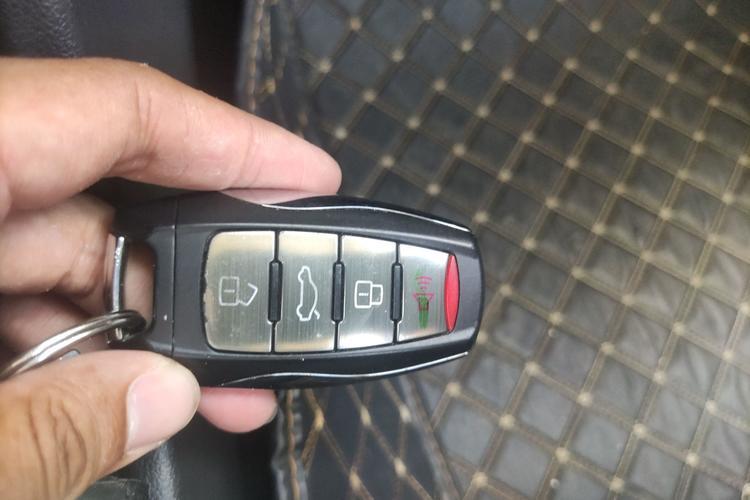 Used ORA White Cat 2022 Xiaoyue Mao Edition 360 km Luxury Model Lithium NMC Vehicle Key