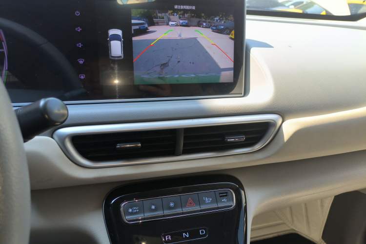 Used ORA White Cat 2022 Upgraded Model 305km Range Luxury Version Lithium-Ion Battery Audio And AC Panel