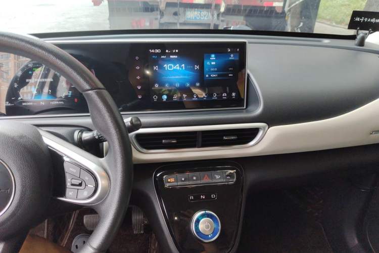 Used ORA White Cat 2022 Upgraded Model 305km Range Luxury Version Lithium-Ion Battery Audio And AC Panel