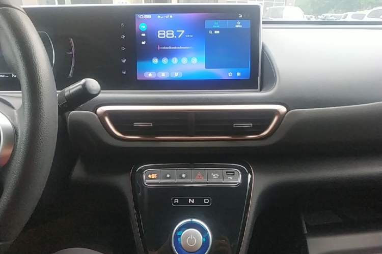 Used ORA White Cat 2022 Upgraded Model 305km Range Luxury Version Lithium-Ion Battery Audio And AC Panel