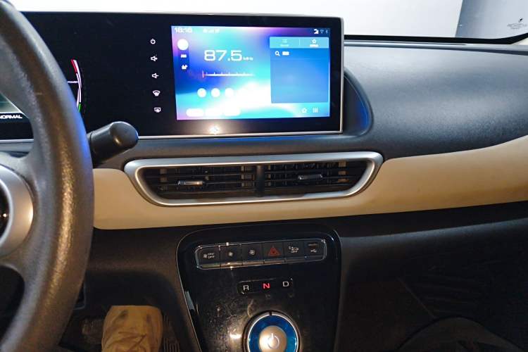 Used ORA White Cat 2022 Xiaoyue Mao Edition 360 km Luxury Model Lithium NMC Audio And AC Panel