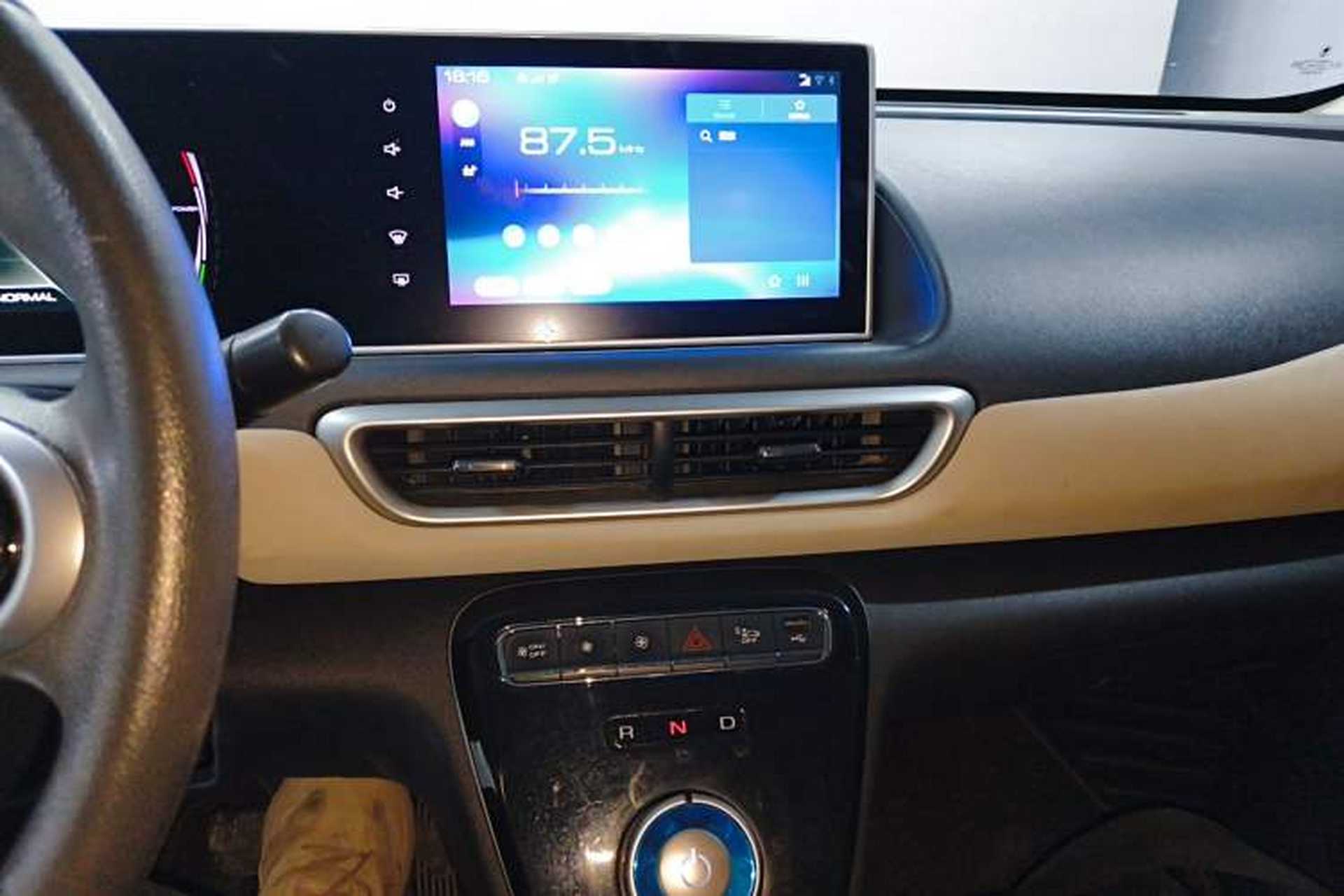 Used ORA White Cat 2022 Xiaoyue Mao Edition 360 km Luxury Model Lithium NMC Audio And AC Panel