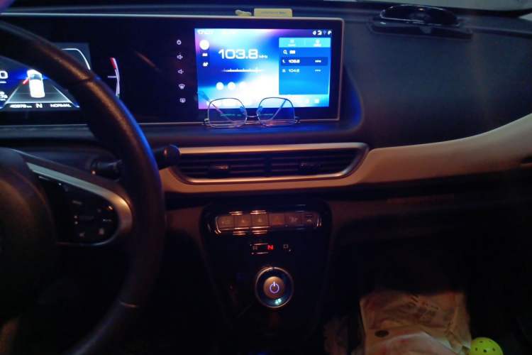 Used ORA White Cat 2022 Xiaoyue Mao Edition 360 km Luxury Model Lithium NMC Audio And AC Panel
