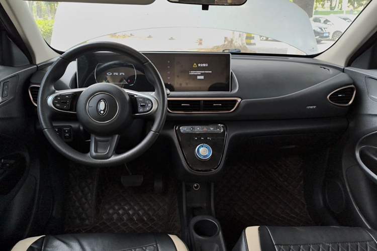 Used ORA White Cat 2022 Xiaoyue Mao Edition 401 km Flagship Model Lithium Ternary Center Console