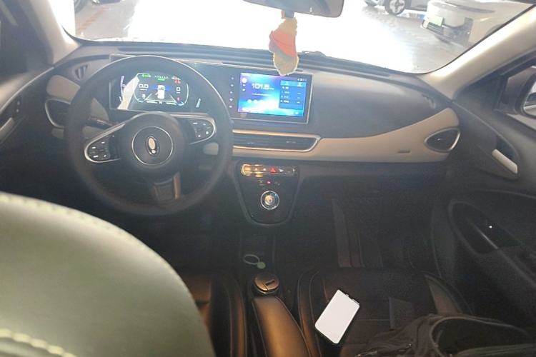 Used ORA White Cat 2022 Xiaoyue Mao Edition 360 km Luxury Model Lithium NMC Center Console