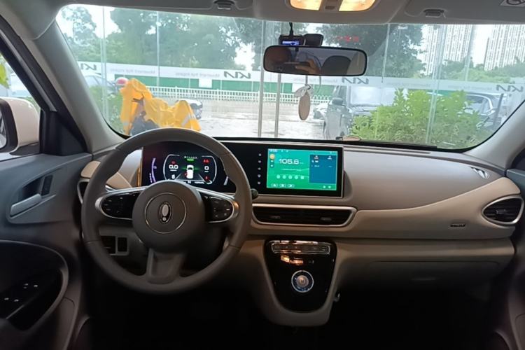 Used ORA White Cat 2022 Upgraded Model 305km Range Luxury Version Lithium-Ion Battery Center Console