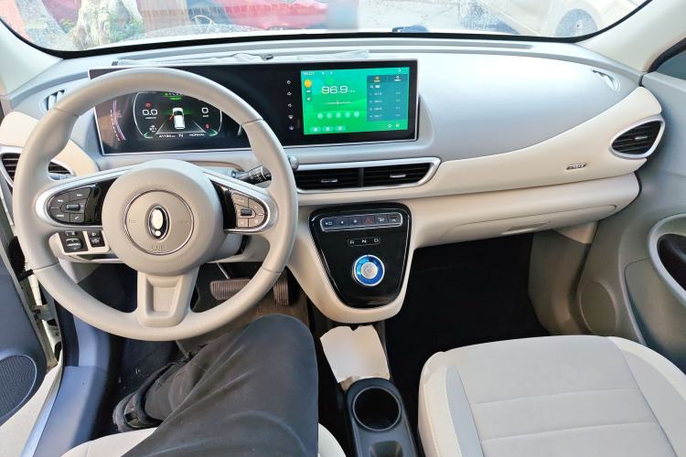 Used ORA White Cat 2022 Upgraded Model 305km Range Luxury Version Lithium-Ion Battery Center Console