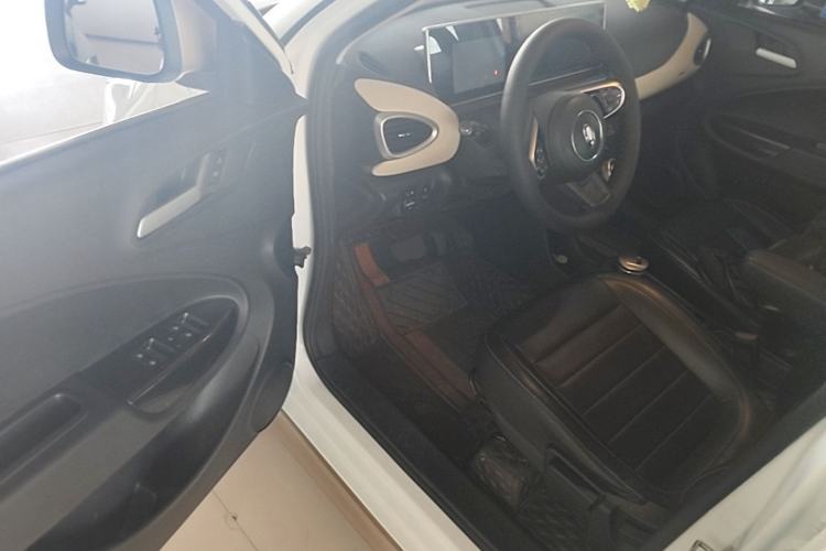 Used ORA White Cat 2022 Xiaoyue Mao Edition 360 km Luxury Model Lithium NMC Driver Seat