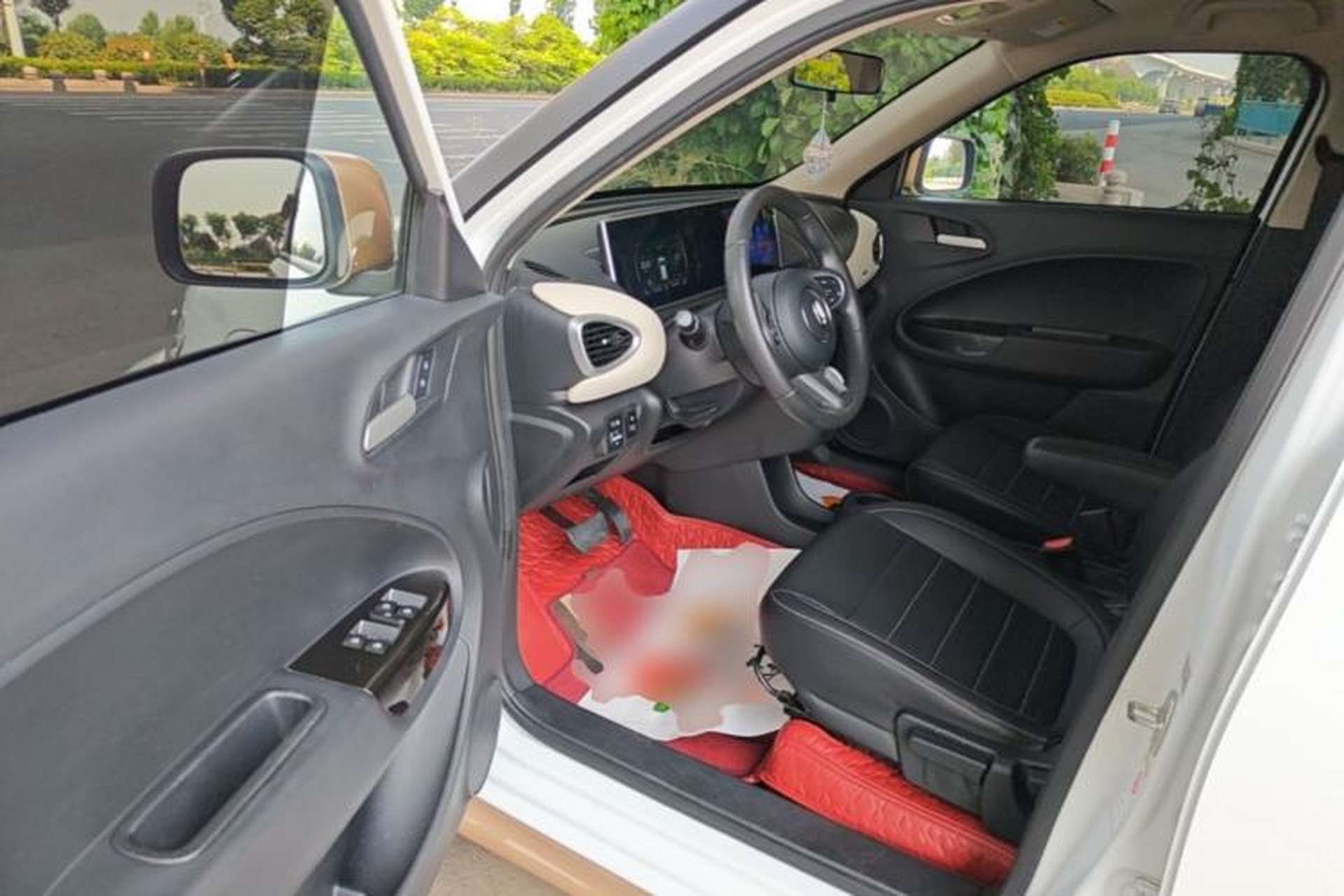 Used ORA White Cat 2022 Xiaoyue Mao Edition 360 km Luxury Model Lithium NMC Driver Seat
