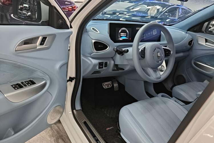 Used ORA White Cat 2022 Upgraded Model 305km Range Luxury Version Lithium-Ion Battery Driver Seat