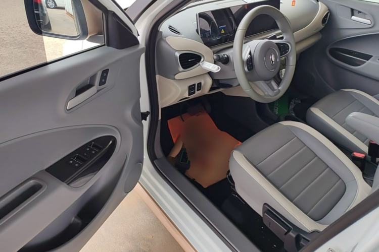 Used ORA White Cat 2022 Xiaoyue Mao Edition 360 km Luxury Model Lithium NMC Driver Seat