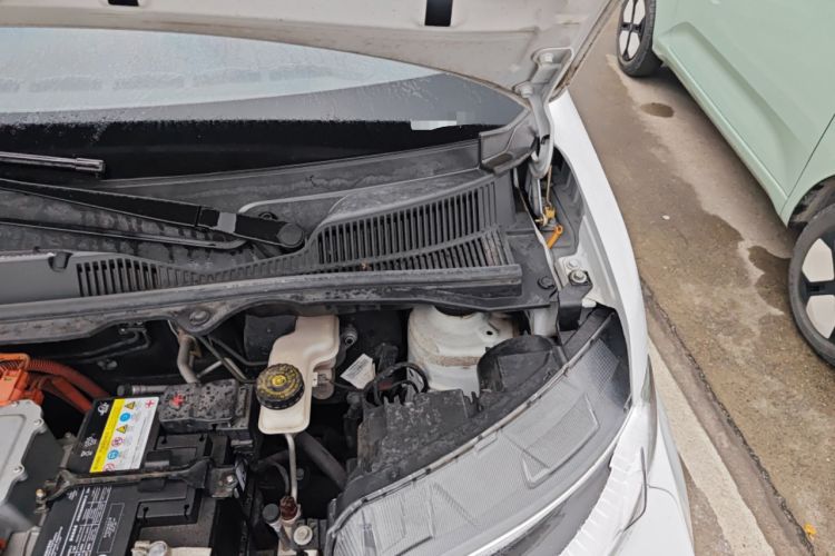 Used ORA White Cat 2022 Xiaoyue Mao Edition 360 km Luxury Model Lithium NMC Engine Bay Left