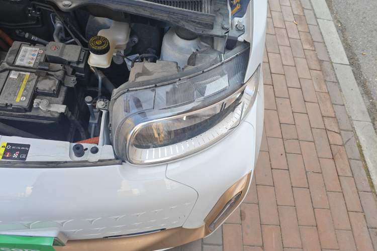 Used ORA White Cat 2022 Xiaoyue Mao Edition 401 km Flagship Model Lithium Ternary Engine Bay Left