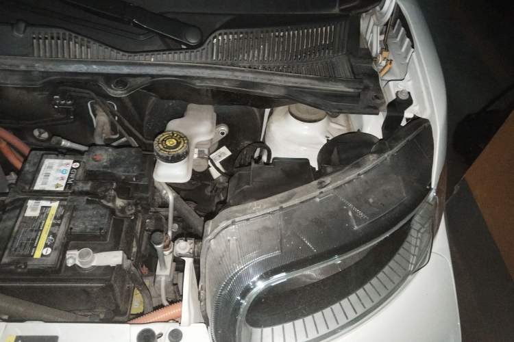 Used ORA White Cat 2022 Xiaoyue Mao Edition 360 km Luxury Model Lithium NMC Engine Bay Left