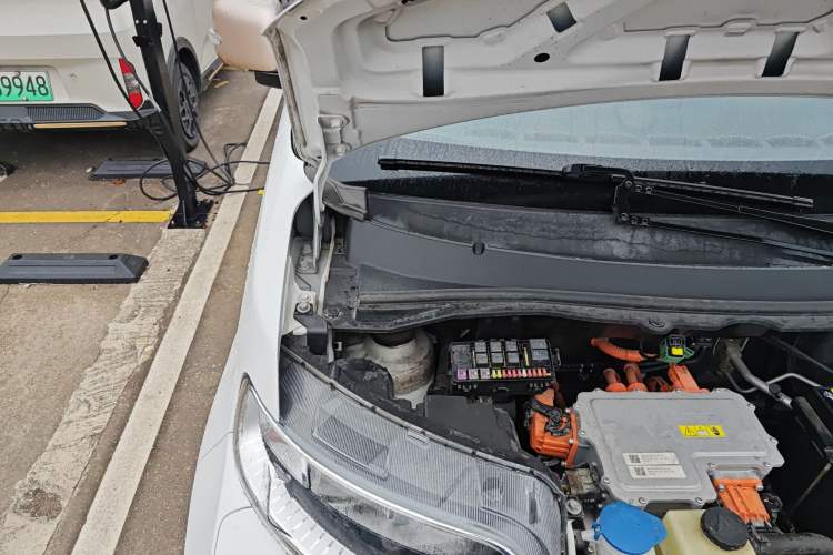 Used ORA White Cat 2022 Xiaoyue Mao Edition 360 km Luxury Model Lithium NMC Engine Bay Right