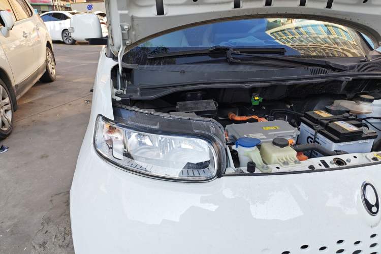 Used ORA White Cat 2022 Upgraded Model 305km Range Luxury Version Lithium-Ion Battery Engine Bay Right