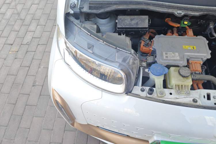 Used ORA White Cat 2022 Xiaoyue Mao Edition 401 km Flagship Model Lithium Ternary Engine Bay Right