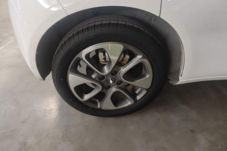 Used ORA White Cat 2022 Upgraded Model 305km Range Luxury Version Lithium-Ion Battery Exterior 5