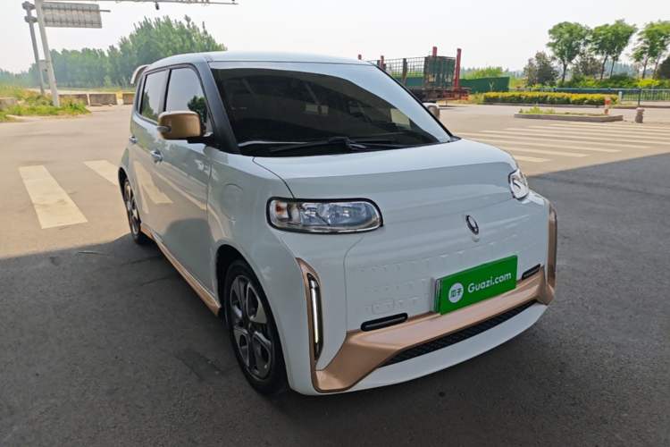 Used ORA White Cat 2022 Xiaoyue Mao Edition 360 km Luxury Model Lithium NMC Front Right 45 Deg