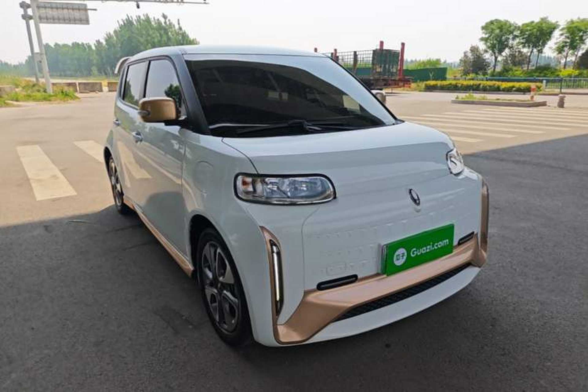 Used ORA White Cat 2022 Xiaoyue Mao Edition 360 km Luxury Model Lithium NMC Front Right 45 Deg