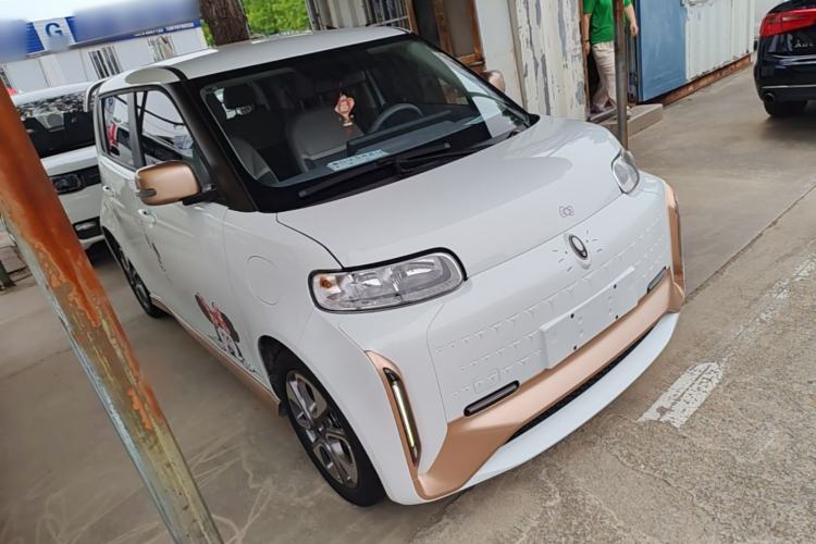 Used ORA White Cat 2022 Xiaoyue Mao Edition 360 km Luxury Model Lithium NMC Front Right 45 Deg