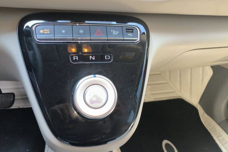 Used ORA White Cat 2022 Upgraded Model 305km Range Luxury Version Lithium-Ion Battery Gear Lever