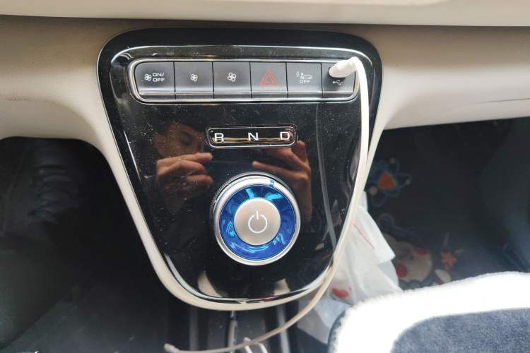 Used ORA White Cat 2022 Upgraded Model 305km Range Luxury Version Lithium-Ion Battery Gear Lever