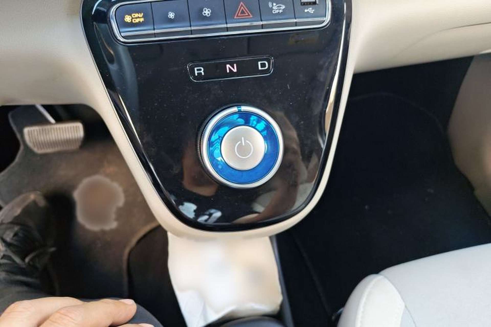 Used ORA White Cat 2022 Upgraded Model 305km Range Luxury Version Lithium-Ion Battery Gear Lever