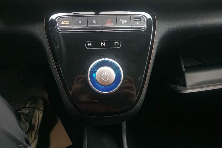 Used ORA White Cat 2022 Upgraded Model 305km Range Luxury Version Lithium-Ion Battery Gear Lever