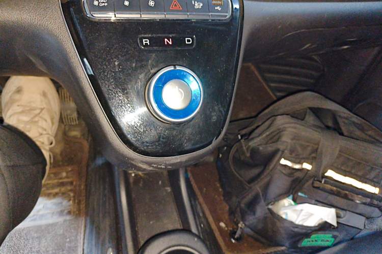 Used ORA White Cat 2022 Xiaoyue Mao Edition 360 km Luxury Model Lithium NMC Gear Lever