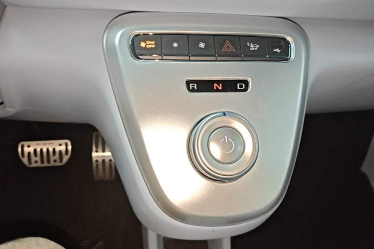 Used ORA White Cat 2022 Upgraded Model 305km Range Luxury Version Lithium-Ion Battery Gear Lever